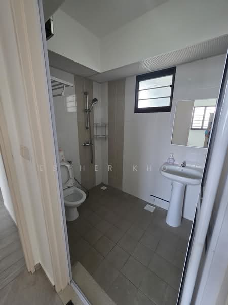 418B Fernvale Link, 418B Fernvale Link, 3 Bedrooms, 1,012 sqft, HDB Flat For Rent, by Esther Khoo, 500130521 - Bathroom - PropertyGuru.com.sg