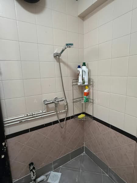 126 Geylang East Avenue 1, 126 Geylang East Avenue 1, Room Rental, 130 sqft, HDB Flat For Rent, by Alvin Lim, 500130525 - Bathroom - PropertyGuru.com.sg