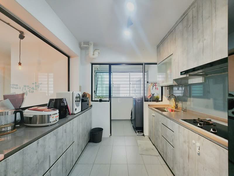 684D Edgedale Plains, 684D Edgedale Plains, 3 Bedrooms, 1,001 sqft, HDB Flat For Sale, by Jomaine Chua, 500130526 - Kitchen - PropertyGuru.com.sg
