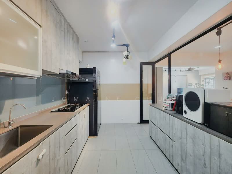 684D Edgedale Plains, 684D Edgedale Plains, 3 Bedrooms, 1,001 sqft, HDB Flat For Sale, by Jomaine Chua, 500130526 - Kitchen - PropertyGuru.com.sg