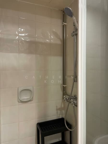 Burlington Square, 175B Bencoolen Street, Room Rental, 100 sqft, Apartment For Rent, by Catherine Koh, 500130528 - Common Bathroom 1004 - PropertyGuru.com.sg