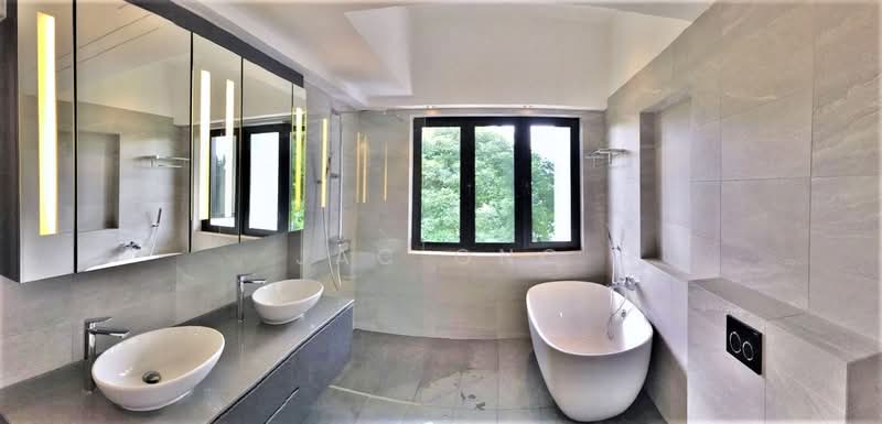 Colonnial Style GCB at Caldecott Hill Estate, Olive Road, 6 Bedrooms, 9,000 sqft, Good Class Bungalow For Rent, by Jac Ong, 500130542 - Bathroom - PropertyGuru.com.sg