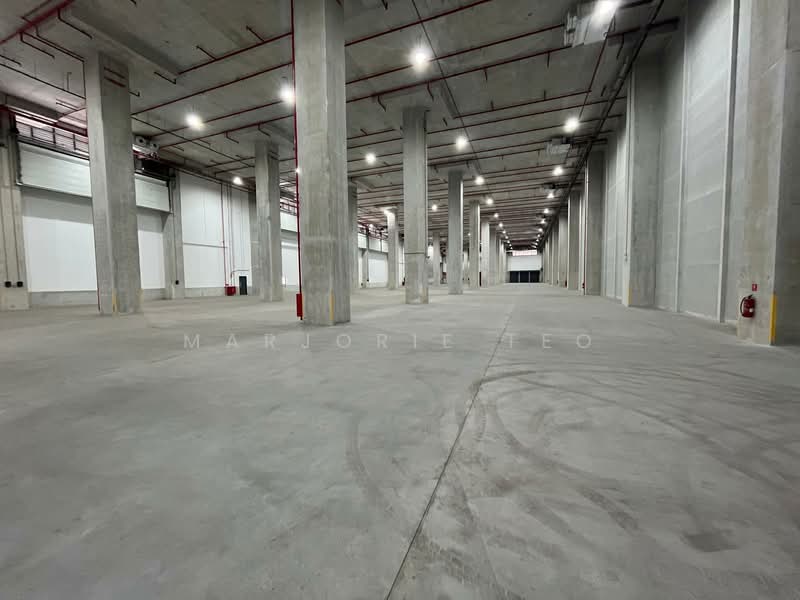 Benoi' 48,000sf B2 Aircon Warehouse with 6 x 40ft Containers loading bays Immediate, , 48,000 sqft, Warehouse For Rent, by Marjorie Teo, 500130547 - Interior - CommercialGuru.com.sg