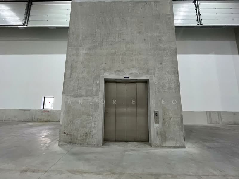 Benoi' 48,000sf B2 Aircon Warehouse with 6 x 40ft Containers loading bays Immediate, , 48,000 sqft, Warehouse For Rent, by Marjorie Teo, 500130547 - Interior - CommercialGuru.com.sg