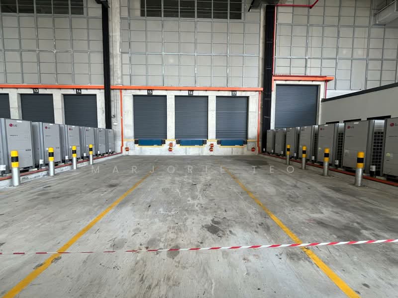 Benoi' 48,000sf B2 Aircon Warehouse with 6 x 40ft Containers loading bays Immediate, , 48,000 sqft, Warehouse For Rent, by Marjorie Teo, 500130547 - Exterior - CommercialGuru.com.sg