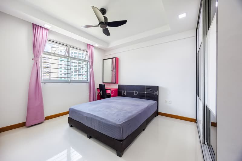 815A Choa Chu Kang Avenue 7, 815A Choa Chu Kang Avenue 7, 3 Bedrooms, 1,001 sqft, HDB Flat For Sale, by Desmond Ho, 500130557 - Master Bedroom  - PropertyGuru.com.sg