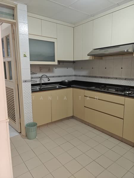 Orchid Park Condominium, 81 Yishun Street 81, 3 Bedrooms, 1,249 sqft, Condominium For Sale, by Tania Tan, 500130564 - Kitchen - PropertyGuru.com.sg