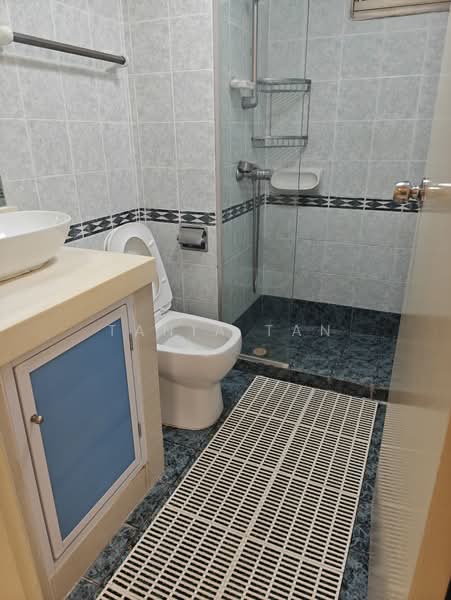 Orchid Park Condominium, 81 Yishun Street 81, 3 Bedrooms, 1,249 sqft, Condominium For Sale, by Tania Tan, 500130564 - Bathroom - PropertyGuru.com.sg
