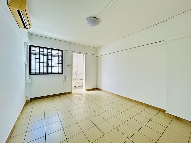 662 Yishun Avenue 4, 662 Yishun Avenue 4, 3 Bedrooms, 1,119 sqft, HDB Flat For Sale, by Alice Ng 黄素芳, 500130567 - Master bedroom - PropertyGuru.com.sg