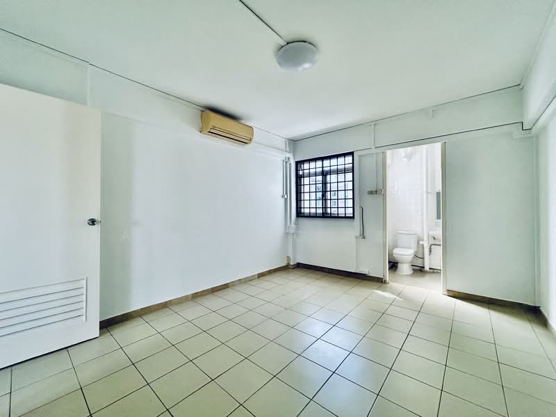 662 Yishun Avenue 4, 662 Yishun Avenue 4, 3 Bedrooms, 1,119 sqft, HDB Flat For Sale, by Alice Ng 黄素芳, 500130567 - Master bedroom - PropertyGuru.com.sg