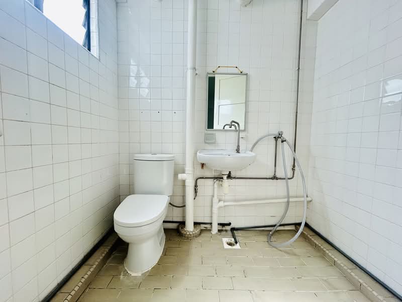 662 Yishun Avenue 4, 662 Yishun Avenue 4, 3 Bedrooms, 1,119 sqft, HDB Flat For Sale, by Alice Ng 黄素芳, 500130567 - Bathroom - PropertyGuru.com.sg