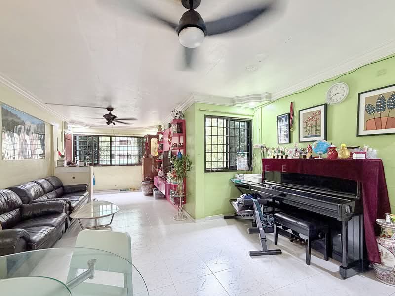 208 Yishun Street 21, 208 Yishun Street 21, 3 Bedrooms, 1,001 sqft, HDB Flat For Sale, by Brandon Wee, 500130620 - Living Room - PropertyGuru.com.sg