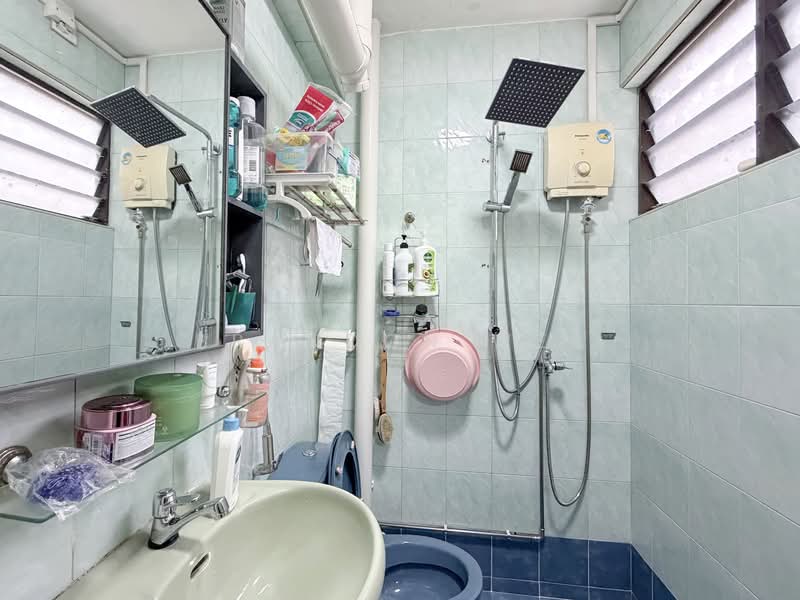 208 Yishun Street 21, 208 Yishun Street 21, 3 Bedrooms, 1,001 sqft, HDB Flat For Sale, by Brandon Wee, 500130620 - Bathroom - PropertyGuru.com.sg