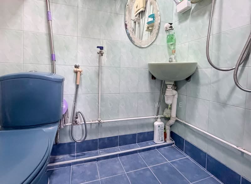 208 Yishun Street 21, 208 Yishun Street 21, 3 Bedrooms, 1,001 sqft, HDB Flat For Sale, by Brandon Wee, 500130620 - Bathroom - PropertyGuru.com.sg