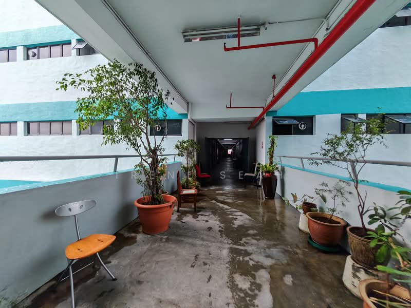 Da Jin Factory Building, 362 Upper Paya Lebar Road, 680 sqft, Office For Rent, by Irene Seah, 500130640 - Corridor - CommercialGuru.com.sg