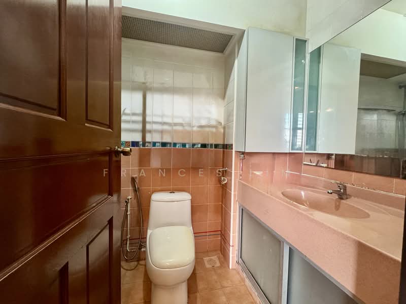 627 Senja Road, 627 Senja Road, 3 Bedrooms, 1,185 sqft, HDB Flat For Sale, by Frances Lim, 500130646 - Bathroom - PropertyGuru.com.sg