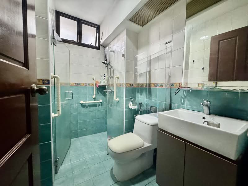 627 Senja Road, 627 Senja Road, 3 Bedrooms, 1,185 sqft, HDB Flat For Sale, by Frances Lim, 500130646 - Bathroom - PropertyGuru.com.sg