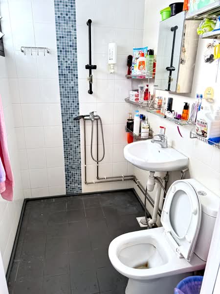 147 Serangoon North Avenue 1, 147 Serangoon North Avenue 1, 3 Bedrooms, 947 sqft, HDB Flat For Sale, by Joe Tay, 500130652 - Bathroom - PropertyGuru.com.sg