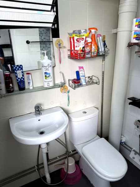147 Serangoon North Avenue 1, 147 Serangoon North Avenue 1, 3 Bedrooms, 947 sqft, HDB Flat For Sale, by Joe Tay, 500130652 - Bathroom - PropertyGuru.com.sg