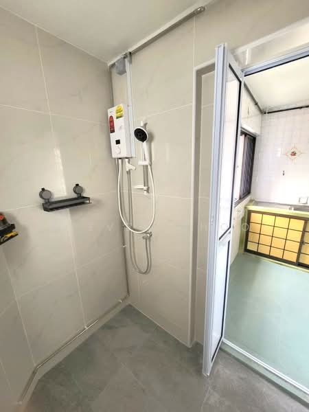 219 Jurong East Street 21, 219 Jurong East Street 21, Room Rental, 120 sqft, HDB Flat For Rent, by Steven Choo, 500130670 - Bathroom - PropertyGuru.com.sg