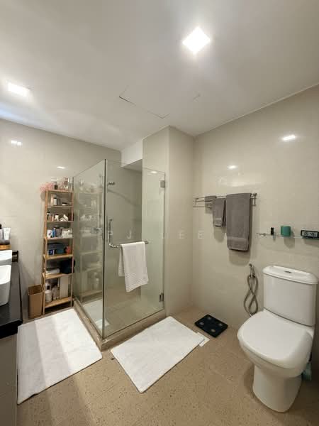 Island View, , 5 Bedrooms, 3,423 sqft, Condominium For Rent, by PJ Lee, 500130674 - Bathroom - PropertyGuru.com.sg