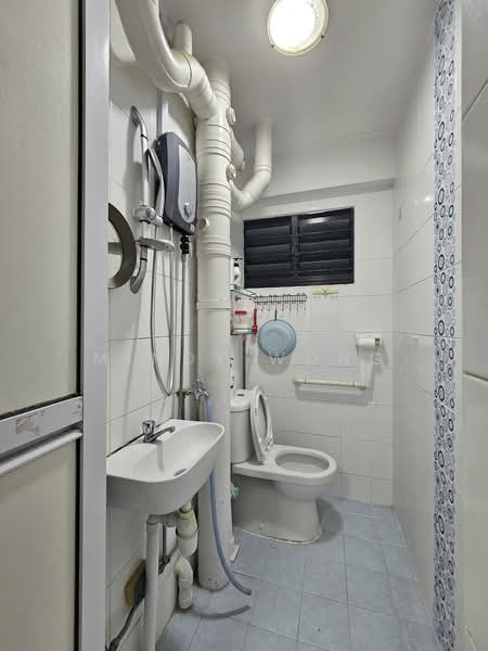 610 Yishun Street 61, 610 Yishun Street 61, 3 Bedrooms, 904 sqft, HDB Flat For Sale, by Mindy Wong, 500130691 - Bathroom - PropertyGuru.com.sg