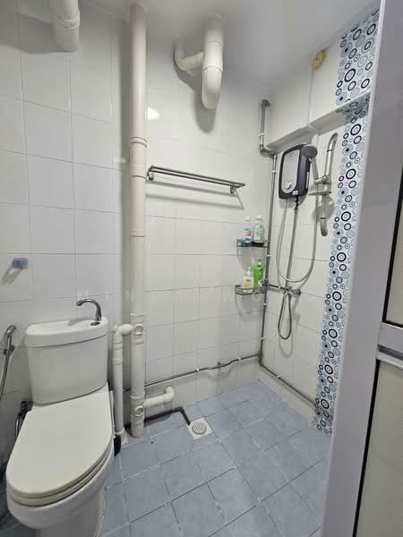 610 Yishun Street 61, 610 Yishun Street 61, 3 Bedrooms, 904 sqft, HDB Flat For Sale, by Mindy Wong, 500130691 - Bathroom - PropertyGuru.com.sg