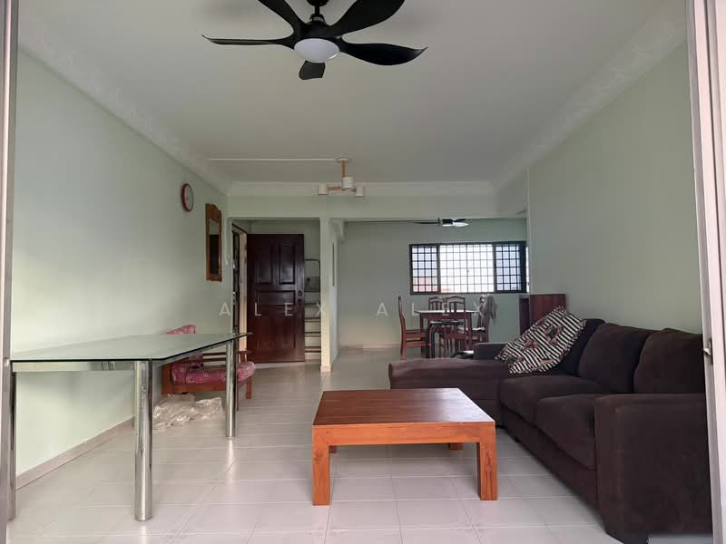 240 Yishun Ring Road, 240 Yishun Ring Road, 2 Bedrooms, 3,000 sqft, HDB Flat For Rent, by Alex Alex, 500130694 - Living Room - PropertyGuru.com.sg