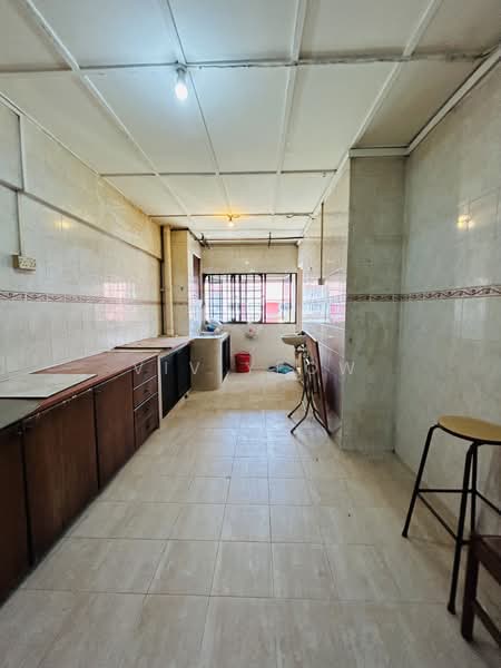 349 Jurong East Avenue 1, 349 Jurong East Avenue 1, 2 Bedrooms, 936 sqft, HDB Flat For Sale, by Viv Yeow, 500130701 - Kitchen - PropertyGuru.com.sg