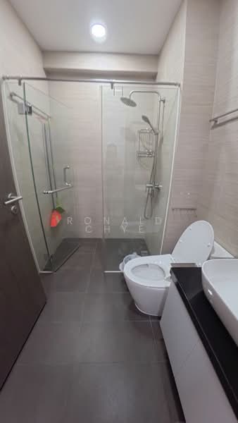Sycamore Tree, 2 Fowlie Road, 2 Bedrooms, 484 sqft, Apartment For Sale, by Ronald Chye, 500130707 - Bathroom - PropertyGuru.com.sg