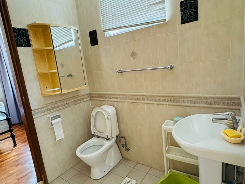 Beechwood Terrace, Beechwood Grove, 7 Bedrooms, 4,470 sqft, Terraced House For Rent, by Nicole Lin, 500130709 - Bathroom - PropertyGuru.com.sg