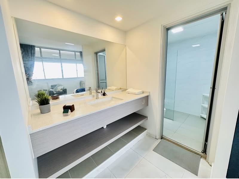 Ridgewood Condominium, 1 Ridgewood Close, Room Rental, 250 sqft, Condominium For Rent, by Liau Li Jun, 500130711 - Bathroom - PropertyGuru.com.sg