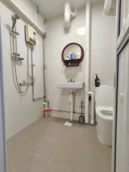 439 Yishun Avenue 11, 439 Yishun Avenue 11, 3 Bedrooms, 904 sqft, HDB Flat For Rent, by CLARENCE LIANG, 500130712 - Bathroom - PropertyGuru.com.sg