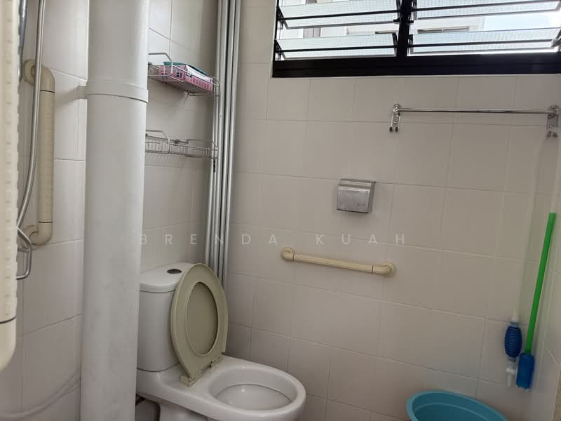101 Serangoon North Avenue 1, 101 Serangoon North Avenue 1, 3 Bedrooms, 980 sqft, HDB Flat For Sale, by Brenda Kuah, 500130717 - Bathroom - PropertyGuru.com.sg