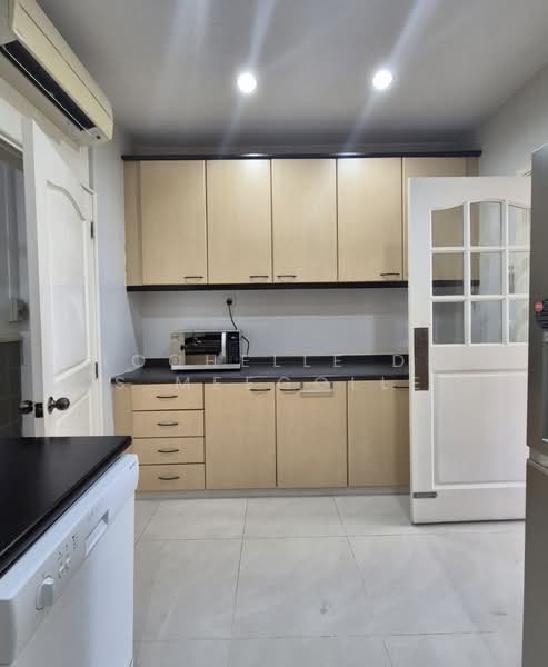 Leonie Condotel, 2 Leonie Hill Road, 4 Bedrooms, 2,722 sqft, Condominium For Rent, by Rochelle De S Meegolle, 500130720 - Kitchen - PropertyGuru.com.sg