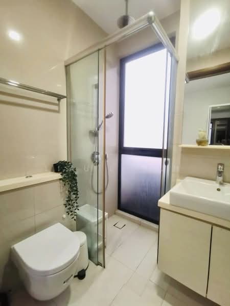 8 Farrer Suites, 8 Sing Joo Walk, Room Rental, 180 sqft, Apartment For Rent, by Liau Li Jun, 500130721 - Bathroom - PropertyGuru.com.sg