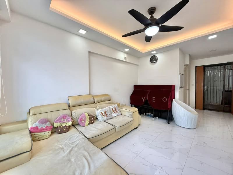 182B Woodlands Street 13, 182B Woodlands Street 13, 3 Bedrooms, 1,001 sqft, HDB Flat For Sale, by Kenneth Yeo, 500130723 - Living Room - PropertyGuru.com.sg