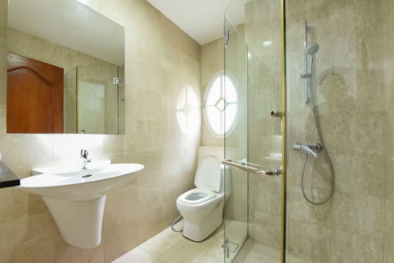 Gentle Drive Bungalow, , 5 Bedrooms, 7,382 sqft, Bungalow House For Rent, by CHEN ., 500130724 - Bathroom - PropertyGuru.com.sg