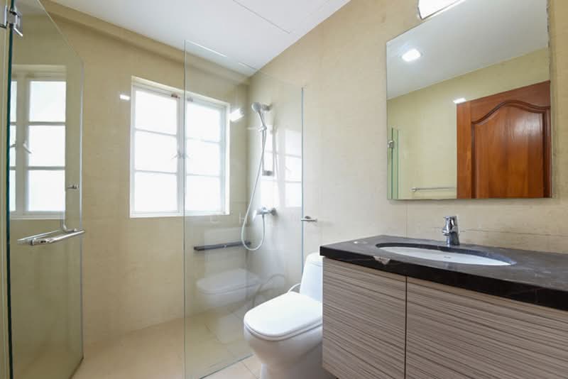 Gentle Drive Bungalow, , 5 Bedrooms, 7,382 sqft, Bungalow House For Rent, by CHEN ., 500130724 - Bathroom - PropertyGuru.com.sg