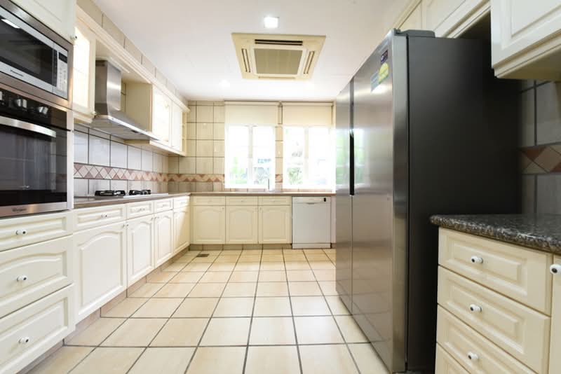 Gentle Drive Bungalow, , 5 Bedrooms, 7,382 sqft, Bungalow House For Rent, by CHEN ., 500130724 - Kitchen - PropertyGuru.com.sg
