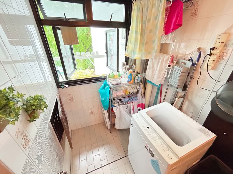 229 Lorong 8 Toa Payoh, 229 Lorong 8 Toa Payoh, 4 Bedrooms, 1,260 sqft, HDB Flat For Sale, by Gregory Gung, 500130737 - Balcony - PropertyGuru.com.sg