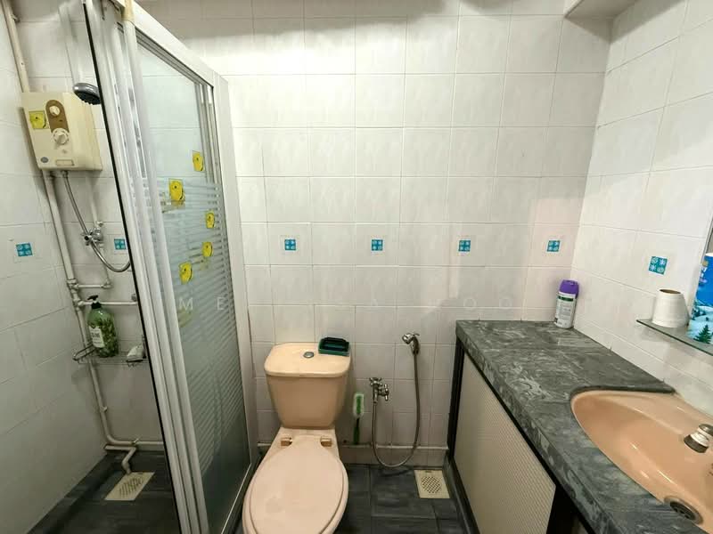 976 Hougang Street 91, 976 Hougang Street 91, 3 Bedrooms, 1,292 sqft, HDB Flat For Sale, by Melissa Hoo, 500130738 - Master Bathroom - PropertyGuru.com.sg