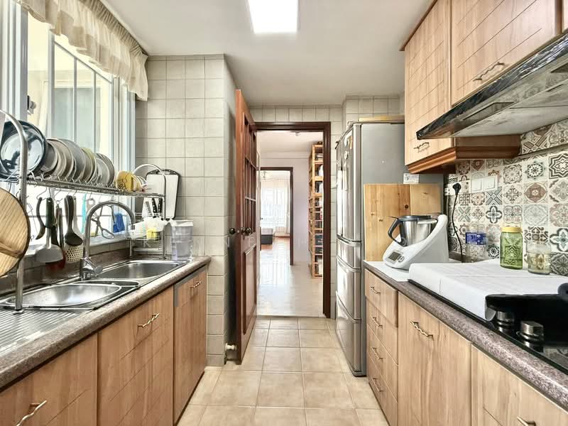 The Tropica, 61 Tampines Avenue 1, 2 Bedrooms, 990 sqft, Condominium For Sale, by Kenneth Yeo, 500130739 - Kitchen - PropertyGuru.com.sg