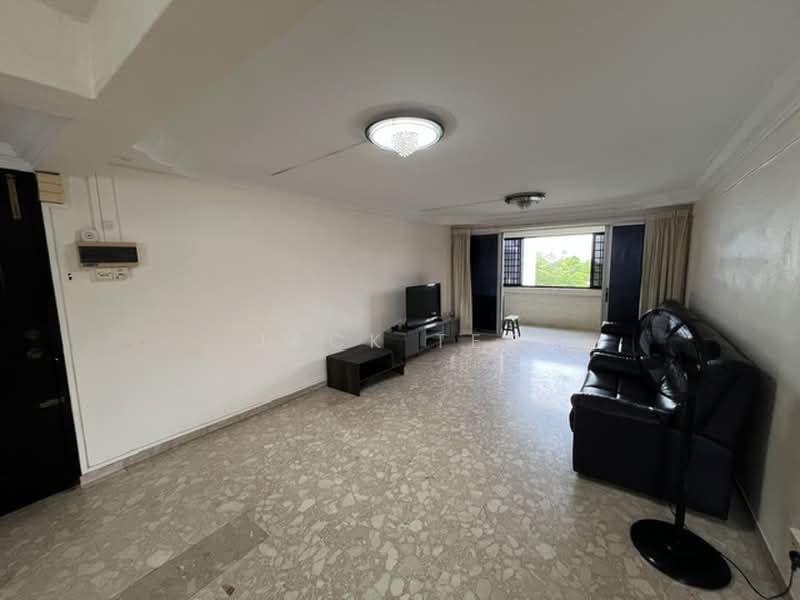 305 Jurong East Street 32, 305 Jurong East Street 32, 3 Bedrooms, 1,400 sqft, HDB Flat For Rent, by Jack Teo, 500130745 - Living Room - PropertyGuru.com.sg