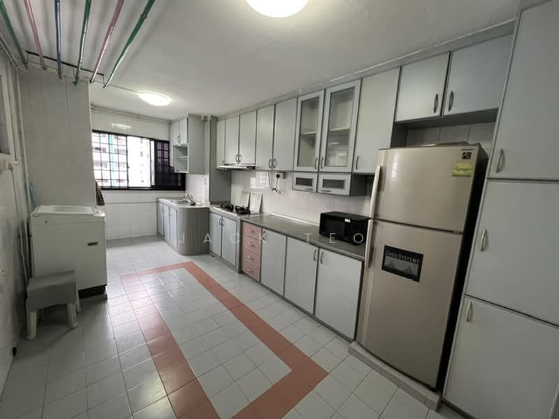 305 Jurong East Street 32, 305 Jurong East Street 32, 3 Bedrooms, 1,400 sqft, HDB Flat For Rent, by Jack Teo, 500130745 - Kitchen - PropertyGuru.com.sg
