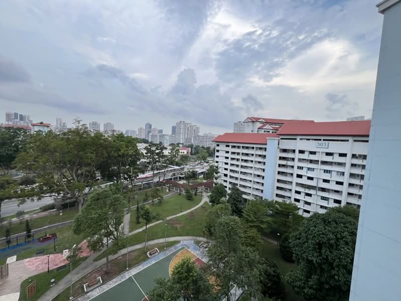 305 Jurong East Street 32, 305 Jurong East Street 32, 3 Bedrooms, 1,400 sqft, HDB Flat For Rent, by Jack Teo, 500130745 - Exterior - PropertyGuru.com.sg