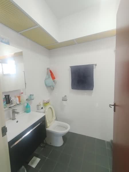 561A Jurong West Street 42, 561A Jurong West Street 42, 3 Bedrooms, 1,001 sqft, HDB Flat For Sale, by Chester Teo, 500130779 - Bathroom - PropertyGuru.com.sg