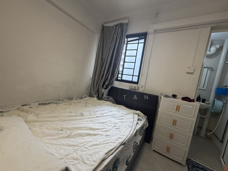409 Bedok North Avenue 2, 409 Bedok North Avenue 2, 2 Bedrooms, 883 sqft, HDB Flat For Sale, by Joey Tan, 500130782 - Bedroom - PropertyGuru.com.sg