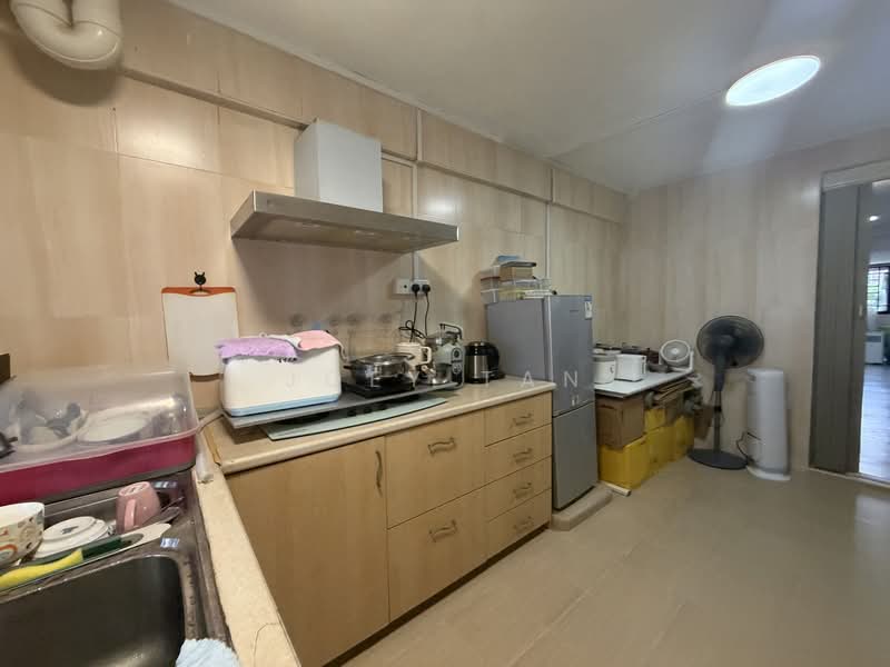 409 Bedok North Avenue 2, 409 Bedok North Avenue 2, 2 Bedrooms, 883 sqft, HDB Flat For Sale, by Joey Tan, 500130782 - Kitchen - PropertyGuru.com.sg