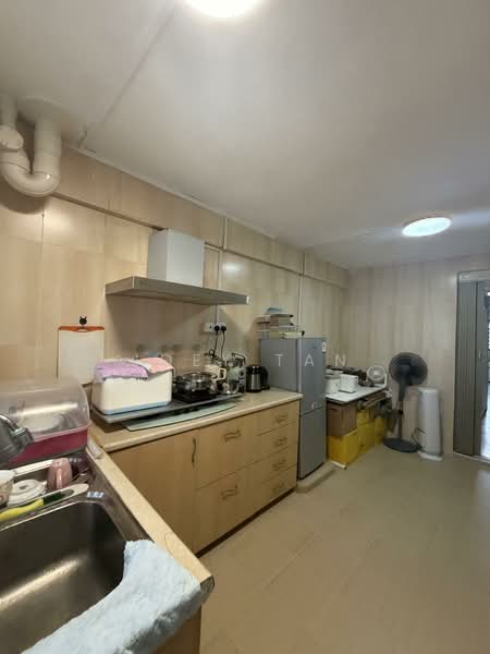 409 Bedok North Avenue 2, 409 Bedok North Avenue 2, 2 Bedrooms, 883 sqft, HDB Flat For Sale, by Joey Tan, 500130782 - Kitchen - PropertyGuru.com.sg